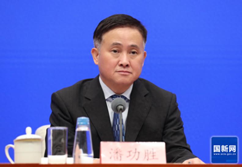 9月24日新闻发布会：潘功胜宣布下调存款准备金率等政策