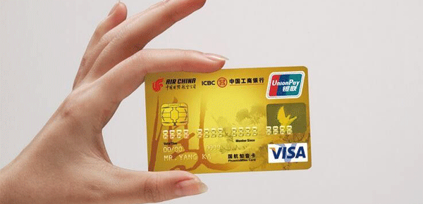 中信易卡白金卡评测：多倍积分+航空里程兑换，哪款年费更划算？