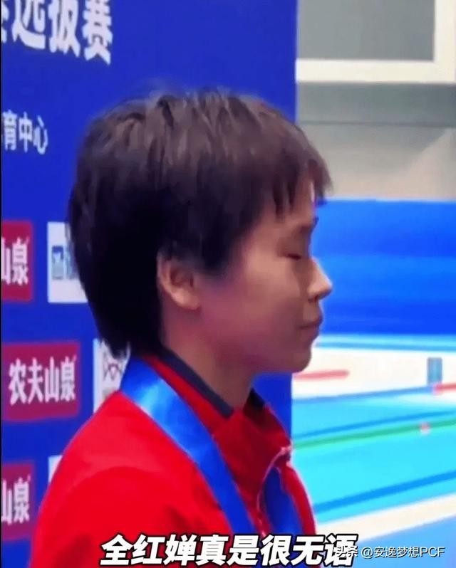 帽子人物画_一个帽子人物_摘帽子人物形象